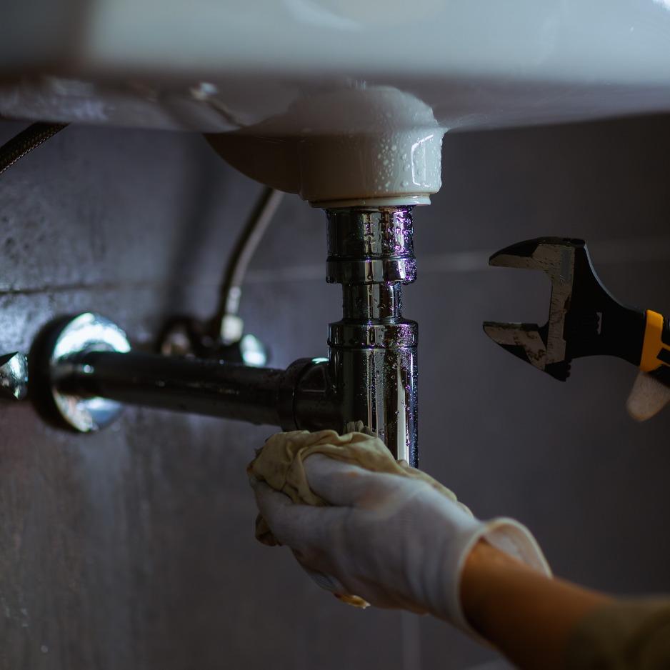 Intervention de plomberie en maintenance préventive — VABÈ Toulouse